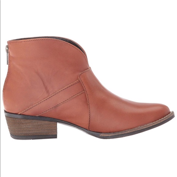 Distressed Buckle Boyfriend Chic Ankle Bootie - Picture 6 of 6